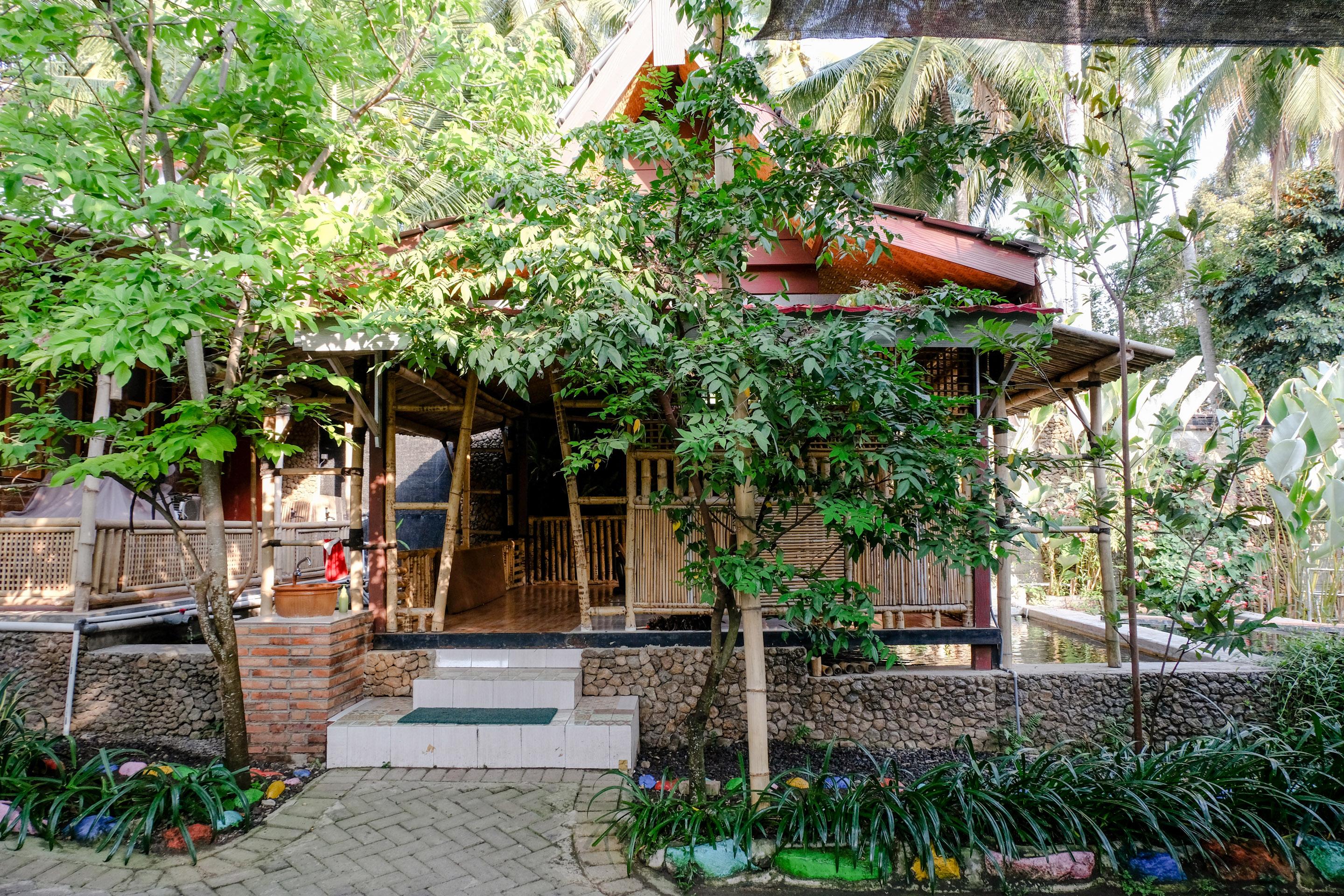 Vaccinated Staff - Oyo 1230 Kampoeng Osing Syariah Guesthouse บันยูวังงี ภายนอก รูปภาพ