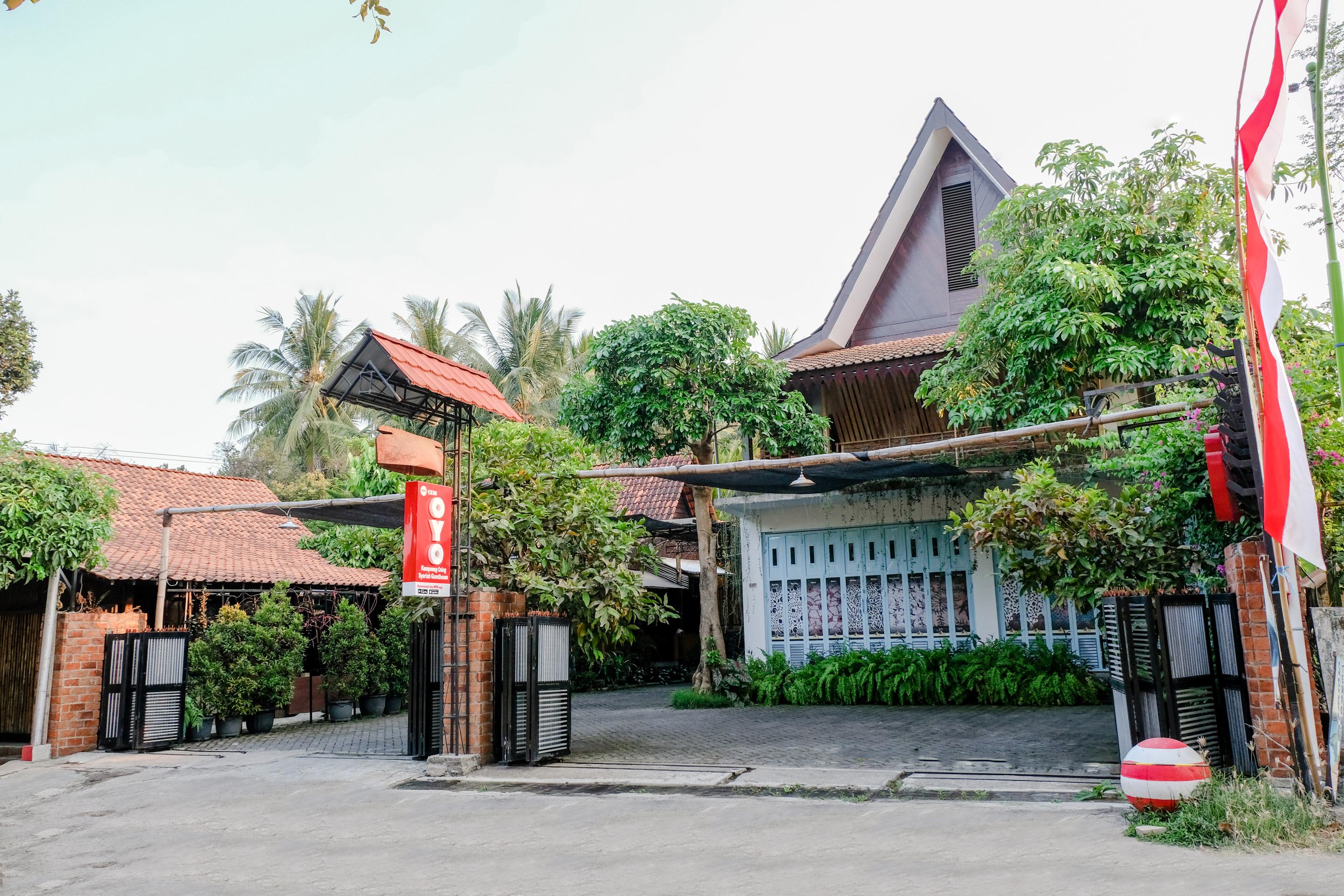 Vaccinated Staff - Oyo 1230 Kampoeng Osing Syariah Guesthouse บันยูวังงี ภายนอก รูปภาพ